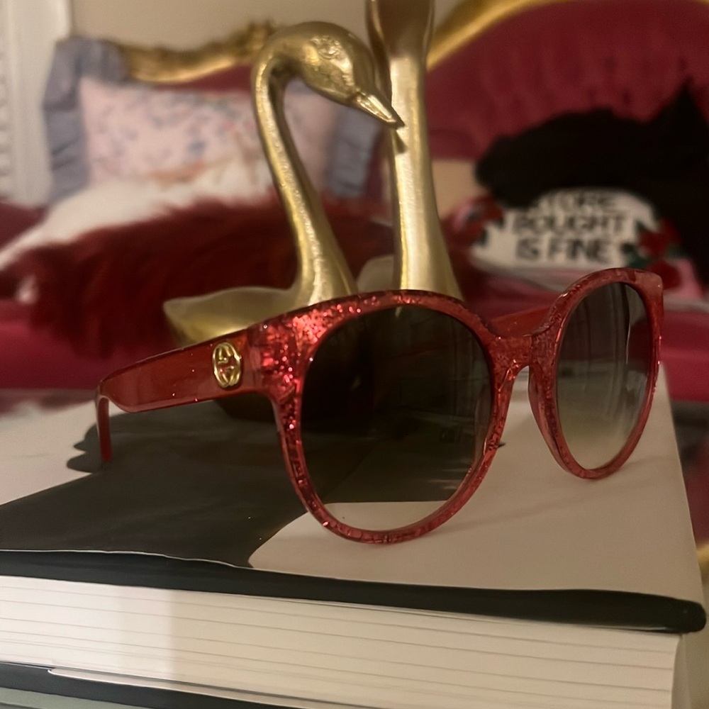 Pink GUCCI sunglasses!